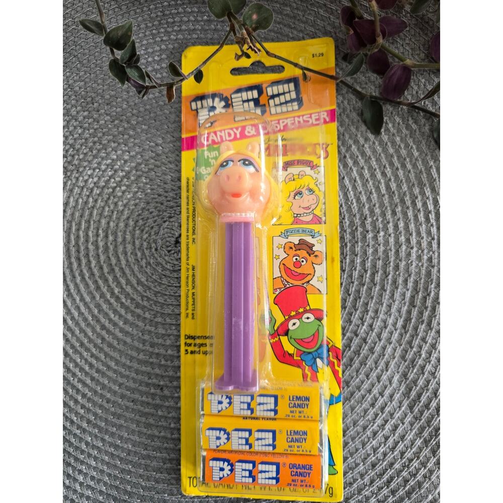 Vintage Muppets Miss Piggy PEZ Dispenser New In package